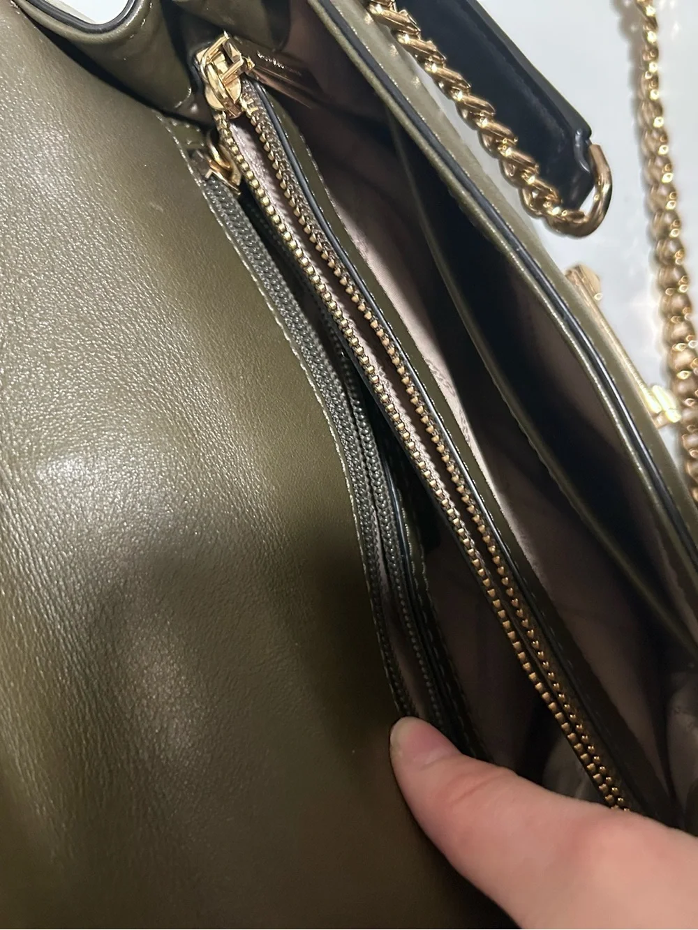 Two-Tone Black, green and Cream Chain Shoulder Bag